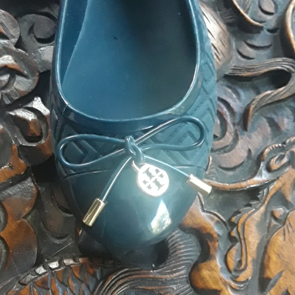 Tory Burch plastic jelly shoes - Picture 3 of 3